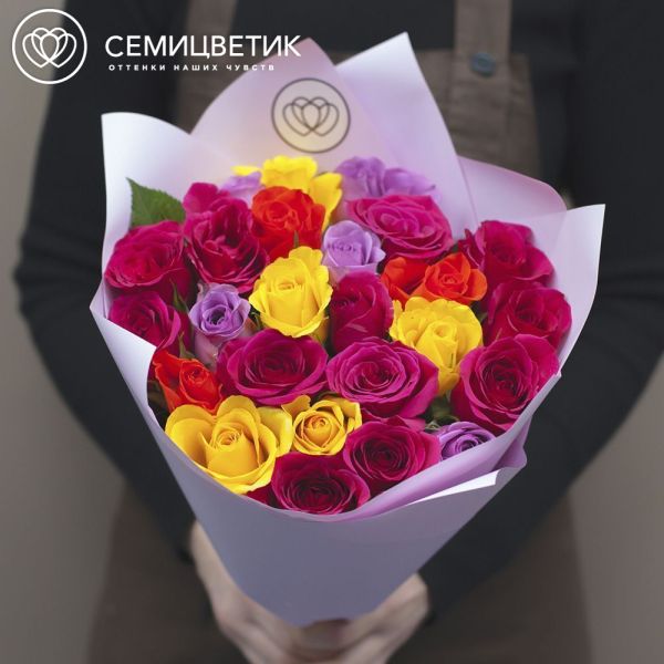 Букет из 25 роз 35-40 см микс (Кения) в розовой пленке