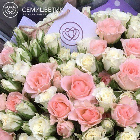 Букет из 21 бело-кремовой кустовой розы 40 см (Кения)
