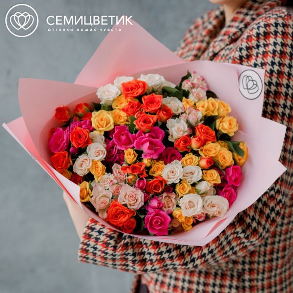 Букет из 25 кустовых роз 40 см микс (Кения) в розовой пленке