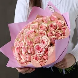 Букет из 51 нежно-розовой розы 35 см (Кения)