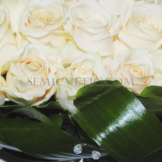 Композиция сердце из 25 белых роз (Эквадор) Vendela