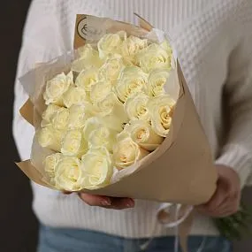 Букет из 25 белых роз Athena 50 см (Кения)