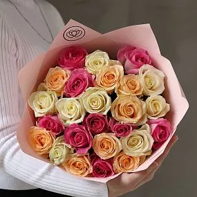 Букет из 25 роз 50 см нежный микс (Россия)