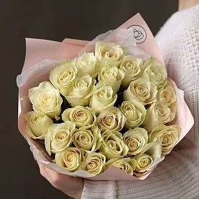 Букет из 25 белых роз Athena 60 см (Кения)