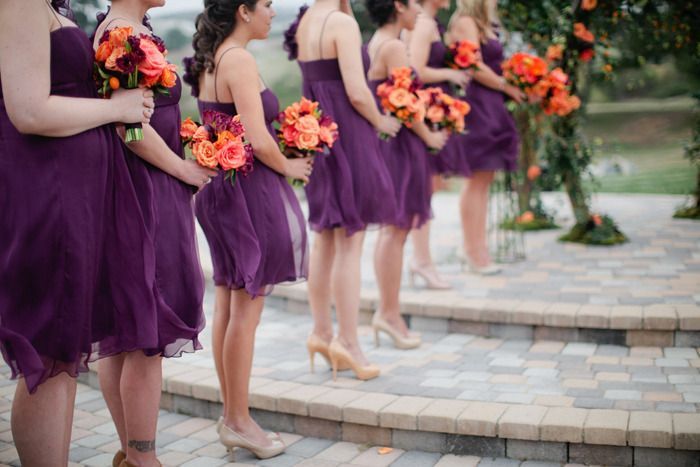 Цветы к фиолетовому платью