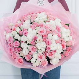 Букет из 51 белой, кустовой и розовой кустовой розы 40 см (Эквадор)