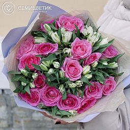 Букет из 15 розовых роз 35-40 см (Россия) и 10 белых альстромерий