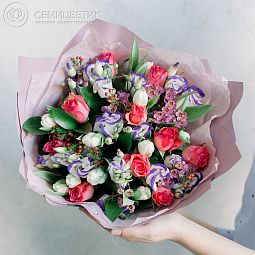 Букет из тюльпанов, фрезии и розы (Кения) в розовой пленке