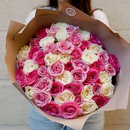 Букет из 51 розовой, нежно-розовой и белой розы 60 см (Россия)
