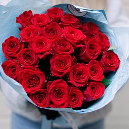 Букет из 25 красных роз 35-40 см (Россия)