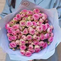 Букет из 11 розовых кустовых пионовидных роз 60 см (Россия)