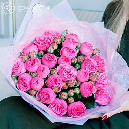 Букет из 25 ярко-розовых пионовидных кустовых роз Pink Piano 40 см