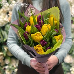Букет из 15 пионовидных желтых и фиолетовых тюльпанов