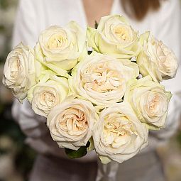Букет из 9 белых пионовидных роз White O'Hara 40 см