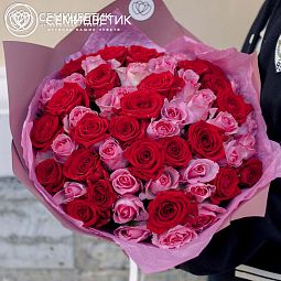 Букет из 51 красной и розовой розы 35-40 см (Россия)