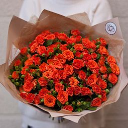 Букет учителю литературы  из 23 оранжевых кустовых роз 40 см (Кения)