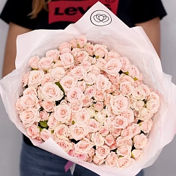 Букет из 51 нежно-розовой кустовой розы 40 см (Кения)